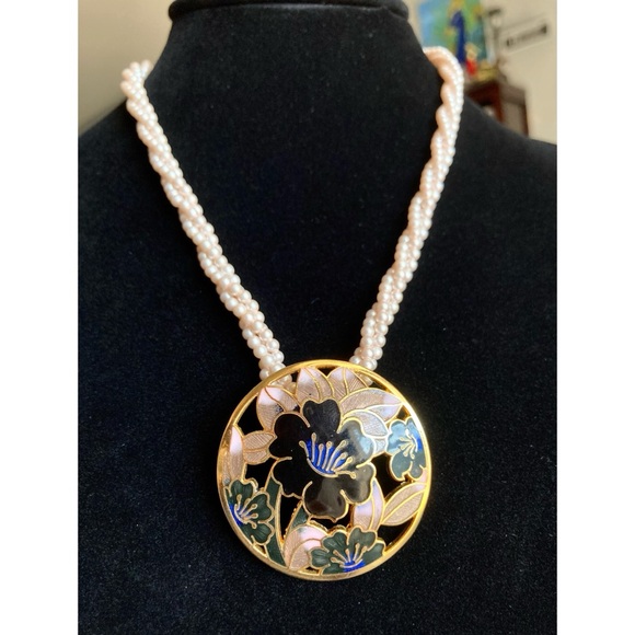 Vintage Cloisonné Pendant on Twisted Faux Pearl Necklace Pale Pink Floral - Picture 3 of 14